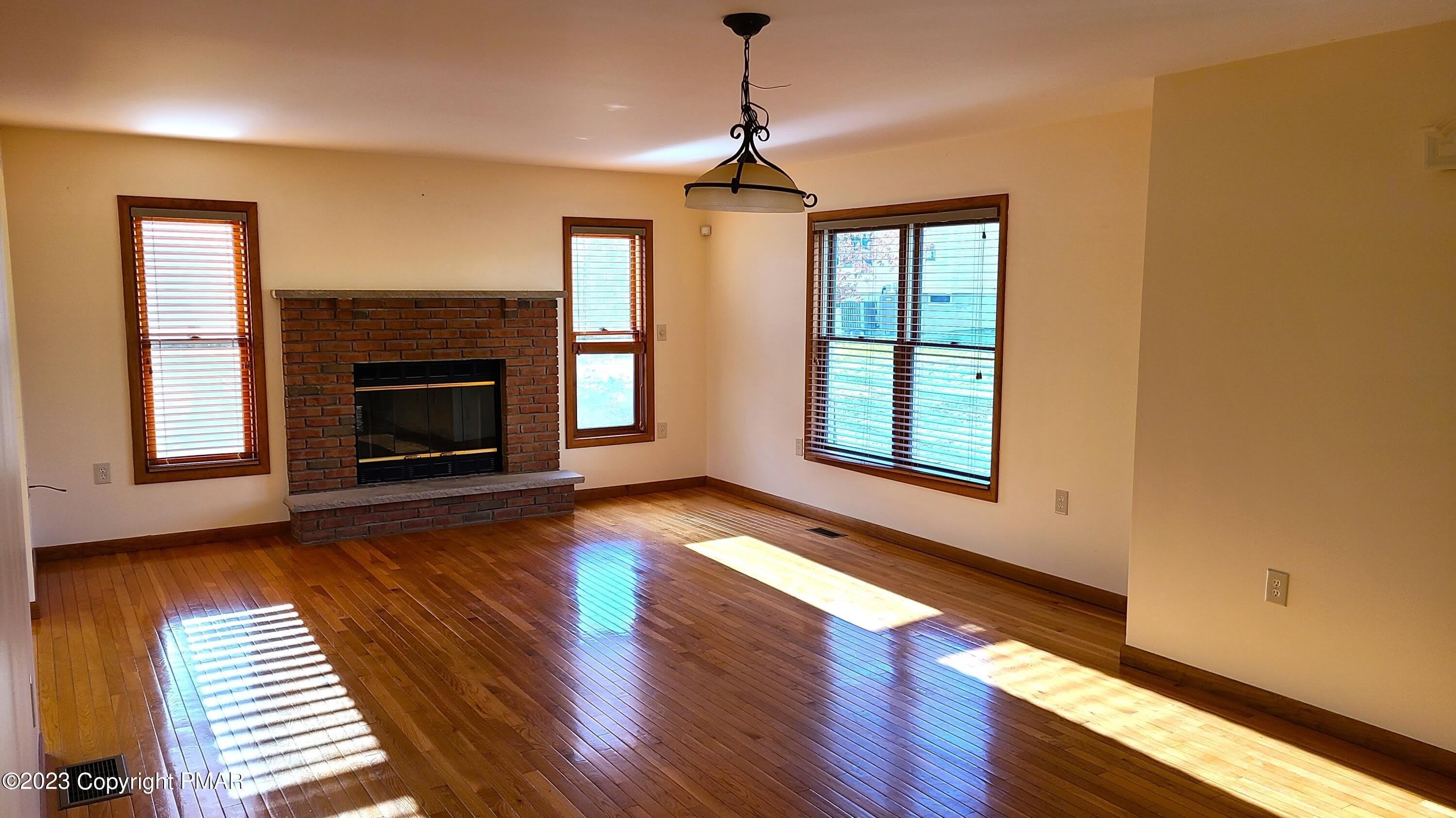 907 Thornberry Court – photo 2