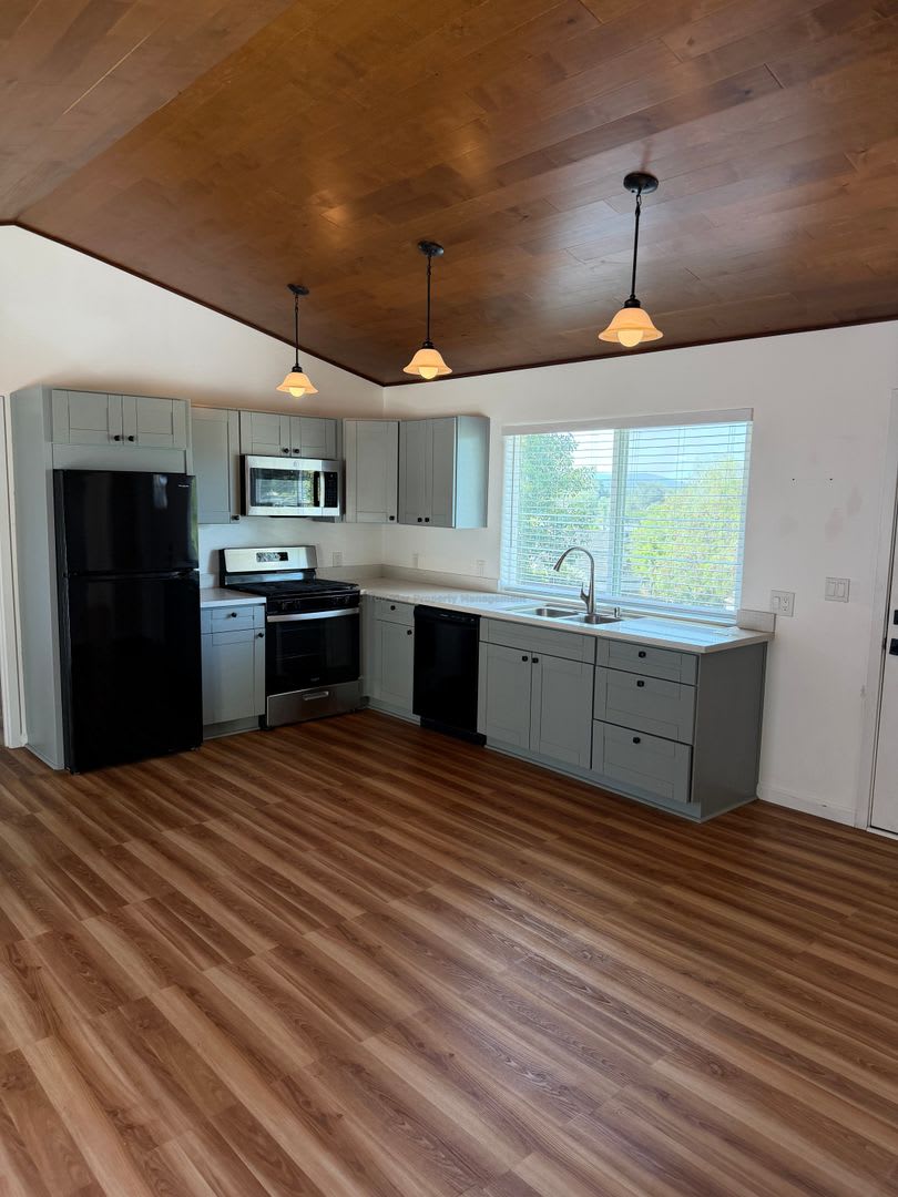 Beautiful 2 bed / 2 bath / 1276 sqft Home in Vista – photo 4