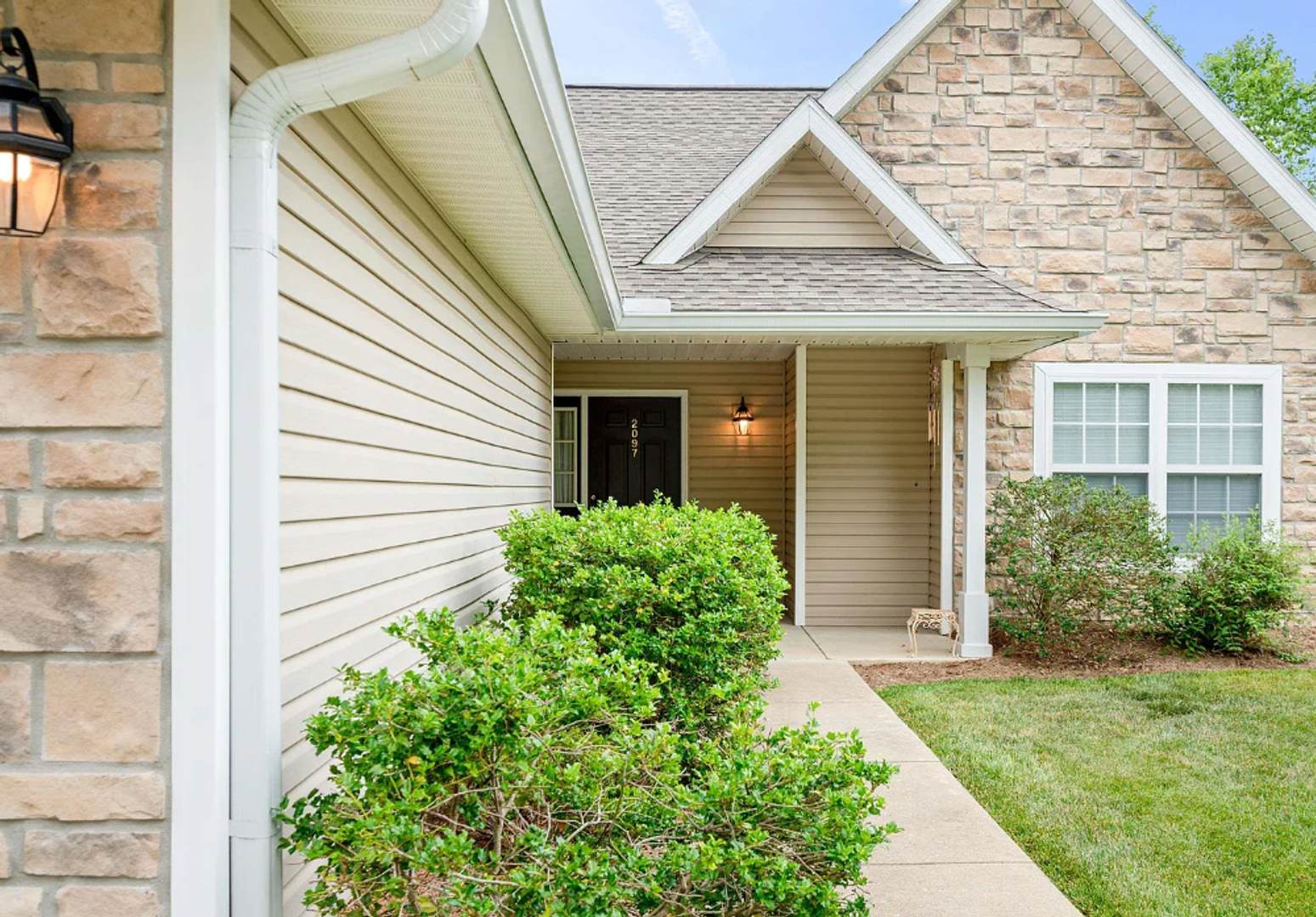 AVAILABLE NOW! Arbor Ridge: 3 Bedroom, 2 Bath – photo 1