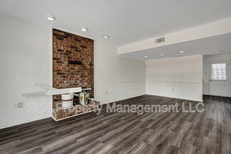 2220 East Victory Drive – photo 3