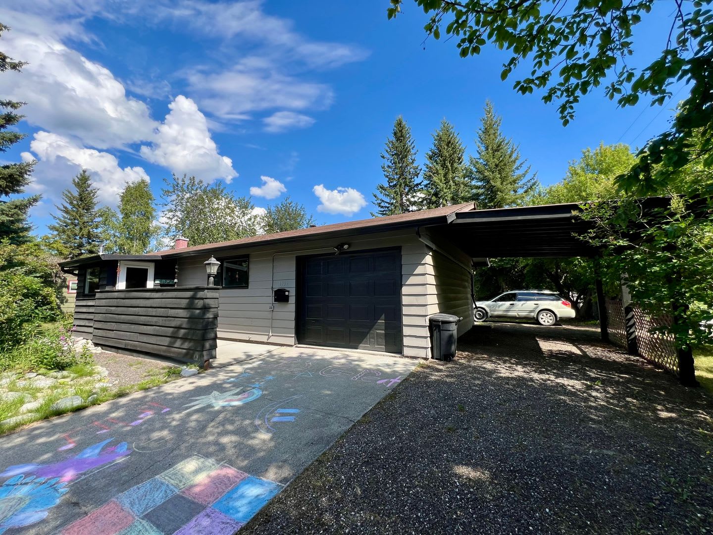 Available Nov 1st / Furnished / 1-Car Garage / 1 Dog on Approval – photo 1