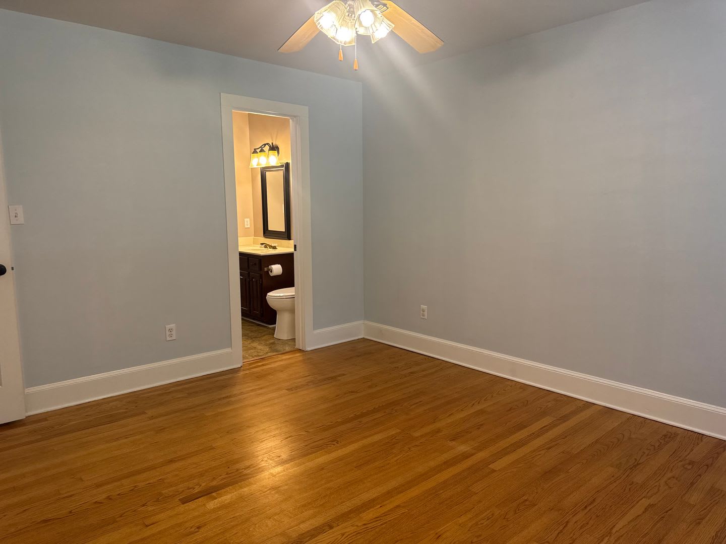 3BR/3.5BA plus bonus Full-Brick Ranch with Walkout Basement &amp; Boat Slip – photo 5