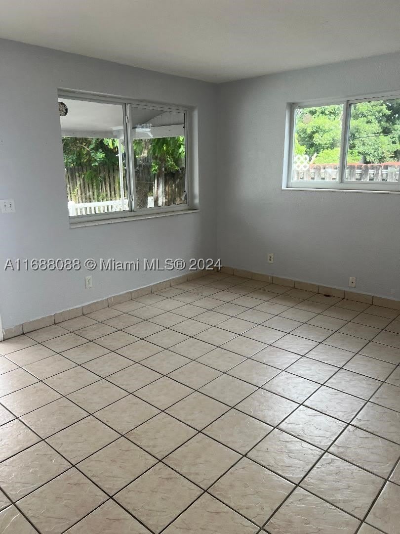 2419 Lincoln St – photo 4