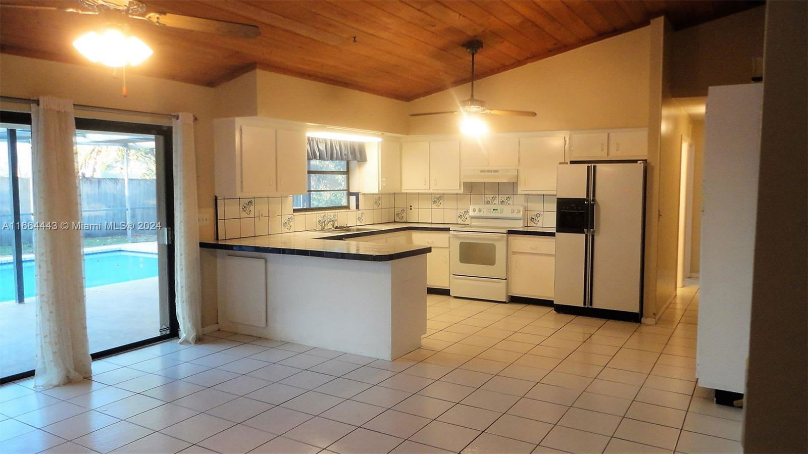 11297 Pine Valley Drive – photo 4