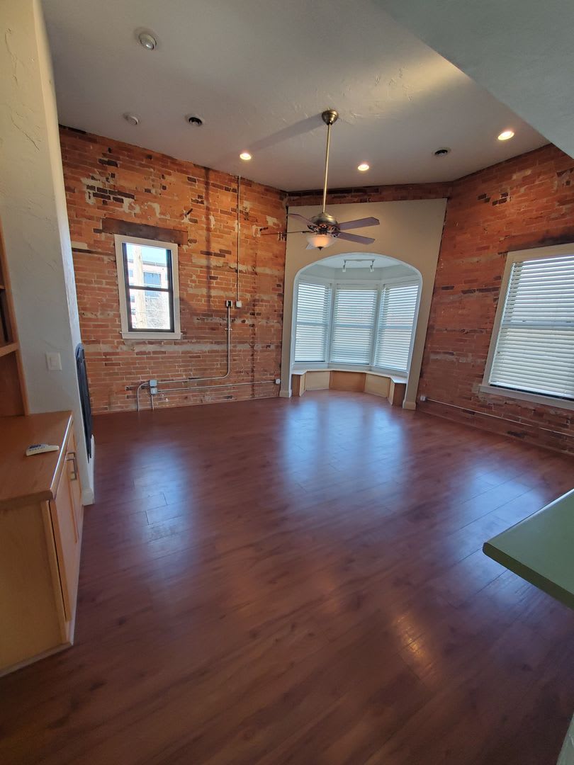 Awesome Downtown Moline Apartment Close to Arsenal – photo 1