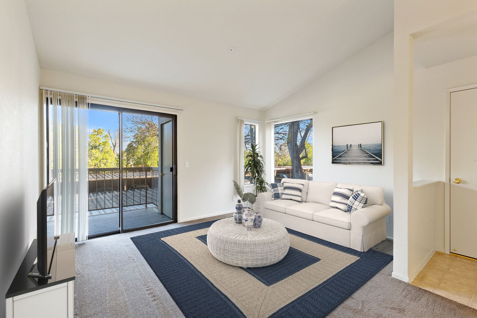 Lakeshore Apartments – photo 2