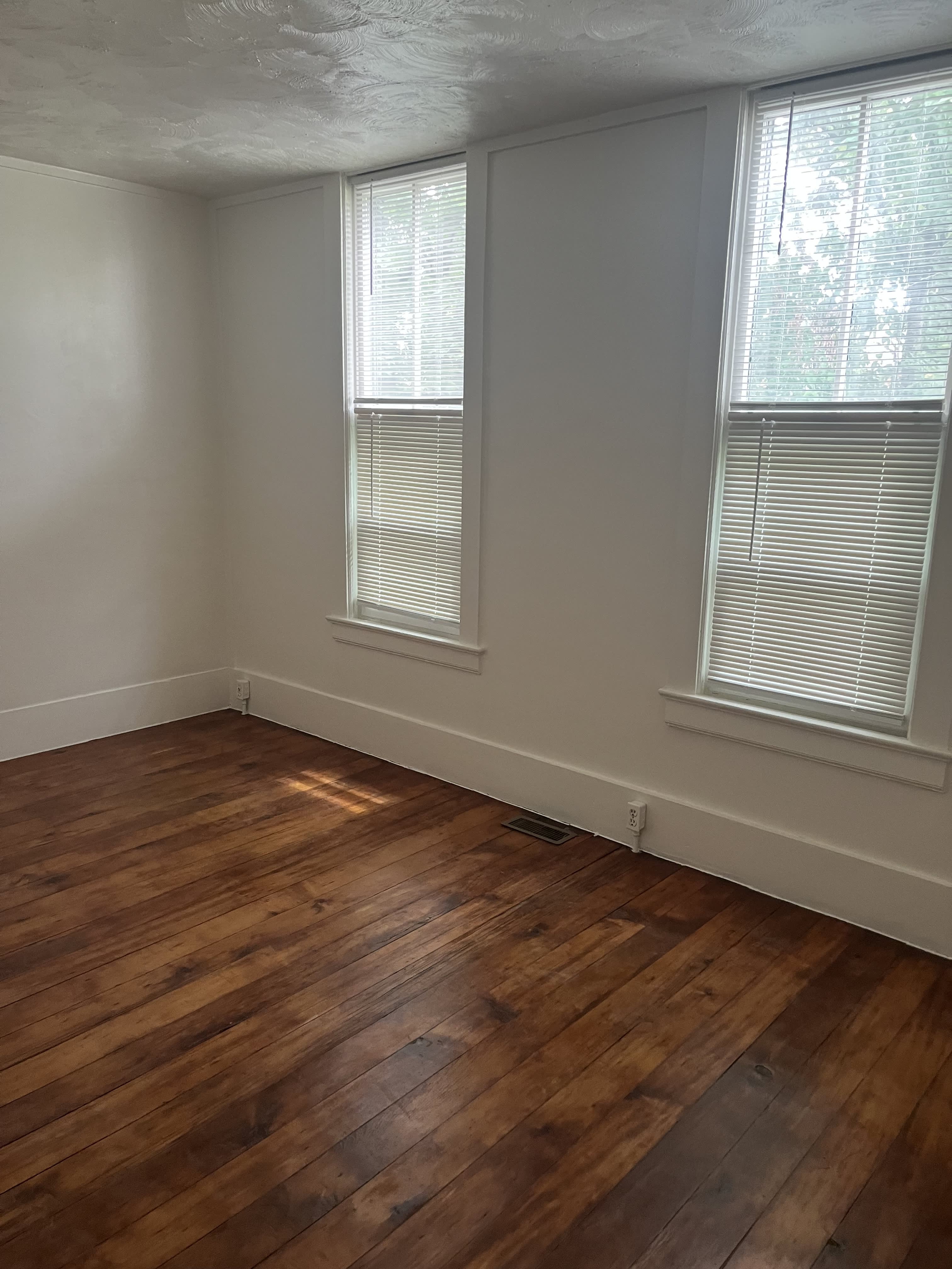 429 W South St – photo 3