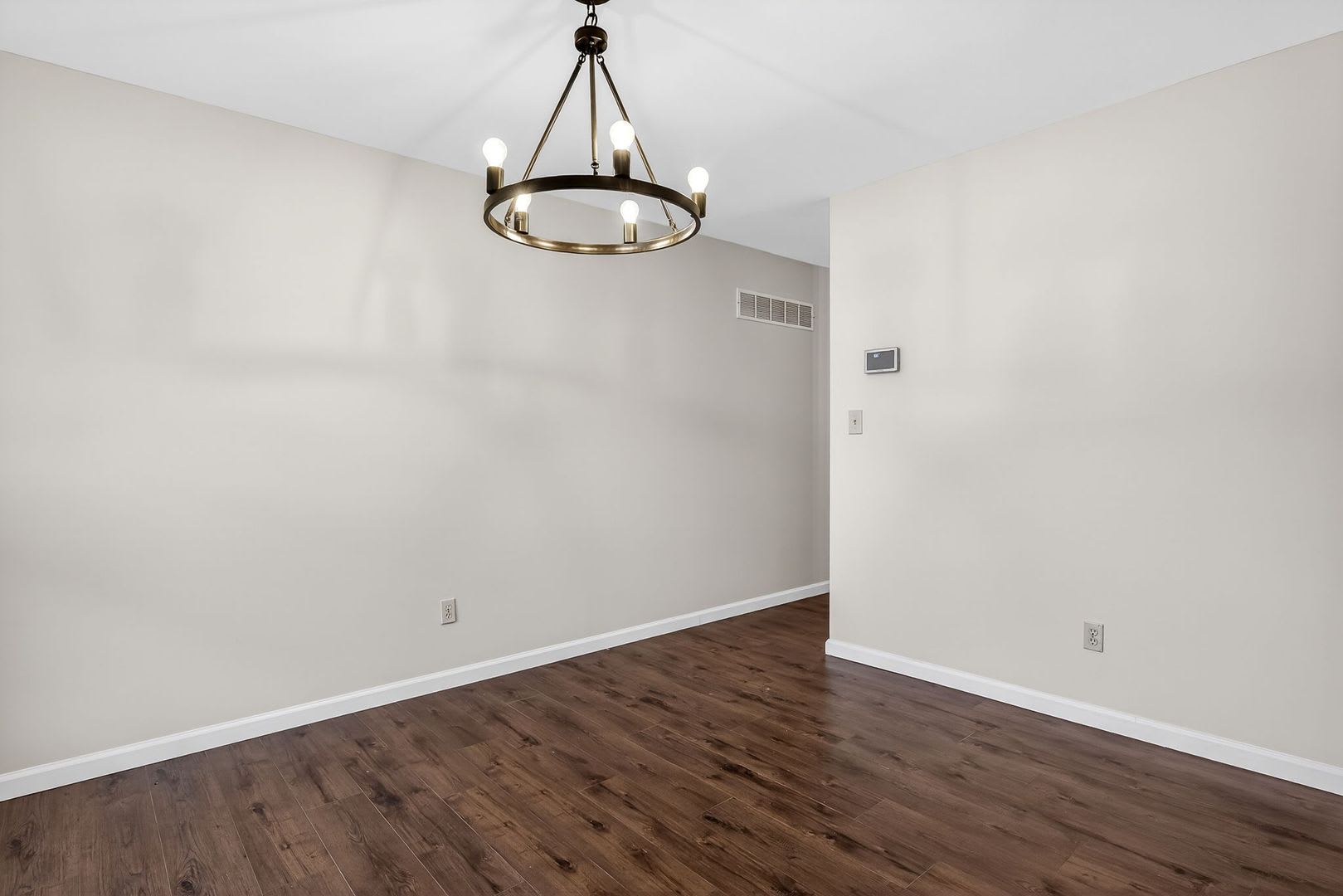 NEWLY RENOVATED HOME – photo 3