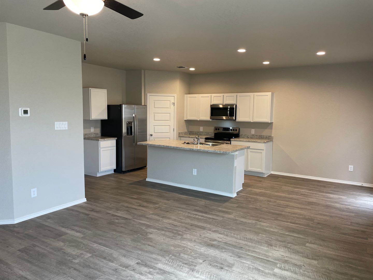 Discover Your Modern 3-Bed, 2.5-Bath Home in Scott’s Hollow with a Fenced-In Backyard – photo 5