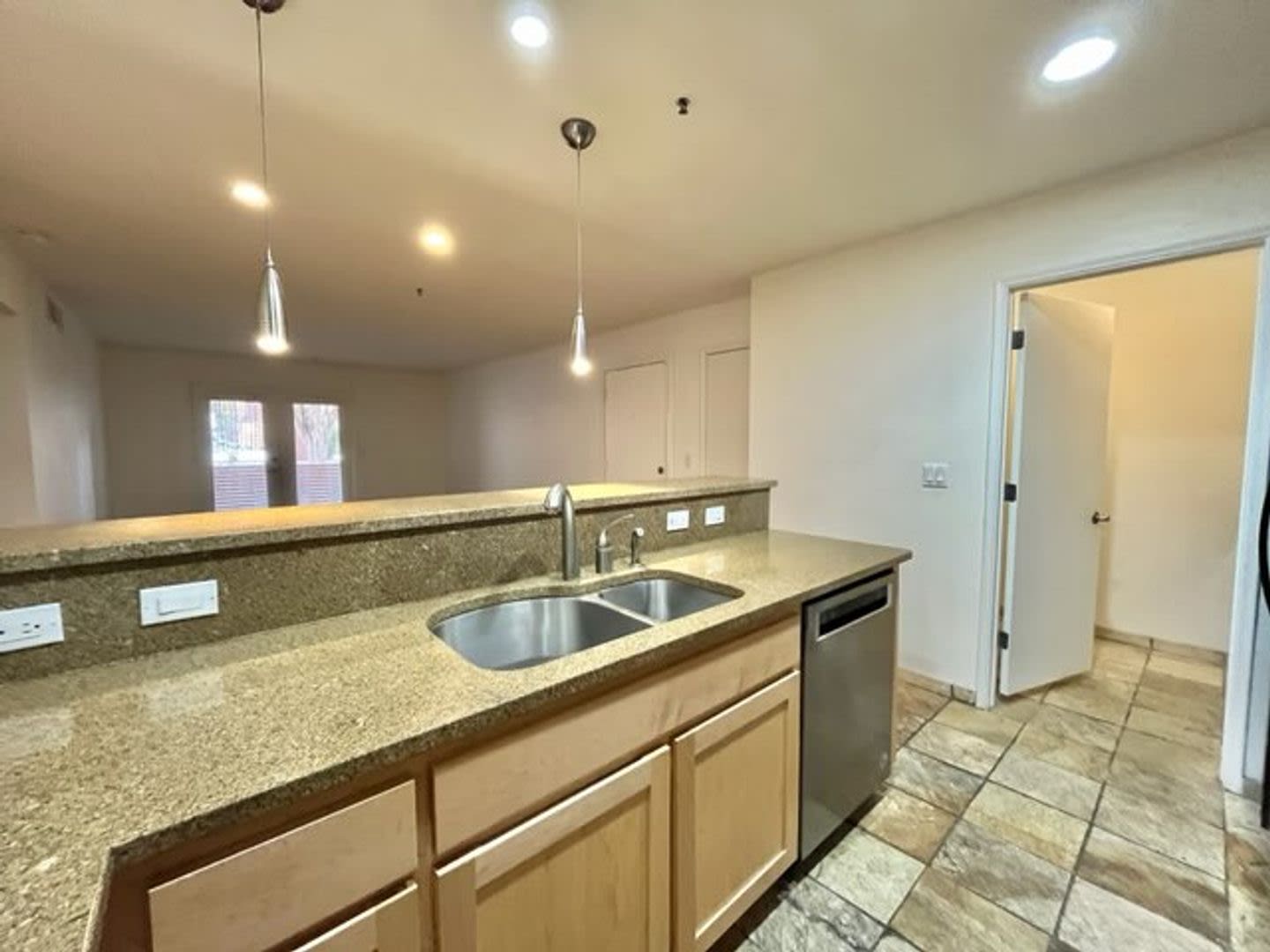 Ground Floor 2 Bed 2 Ba Condo in Northern Phoenix – photo 3