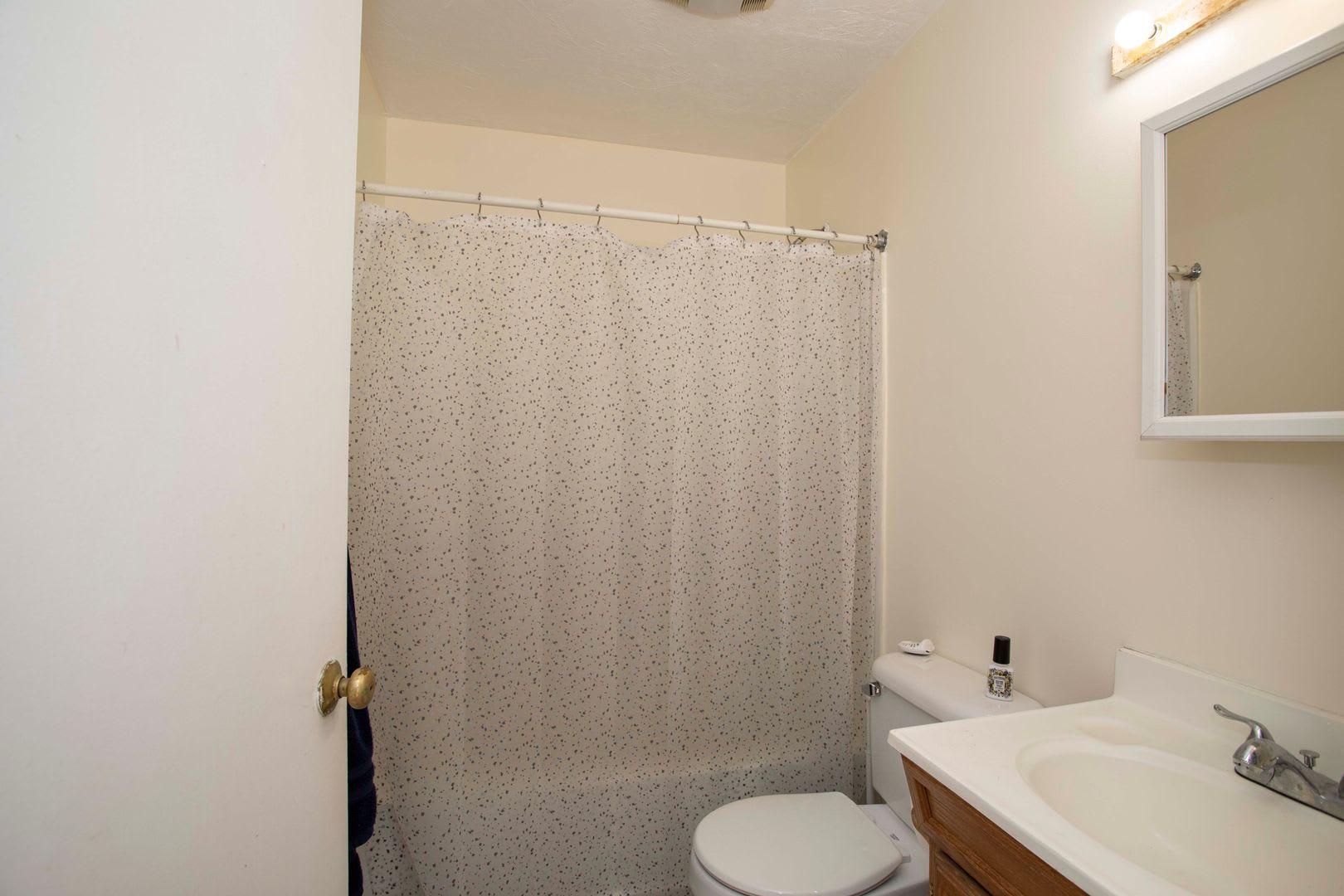 Huge 4 bed 2 bath townhouse near Northeastern with a move in special! – photo 2
