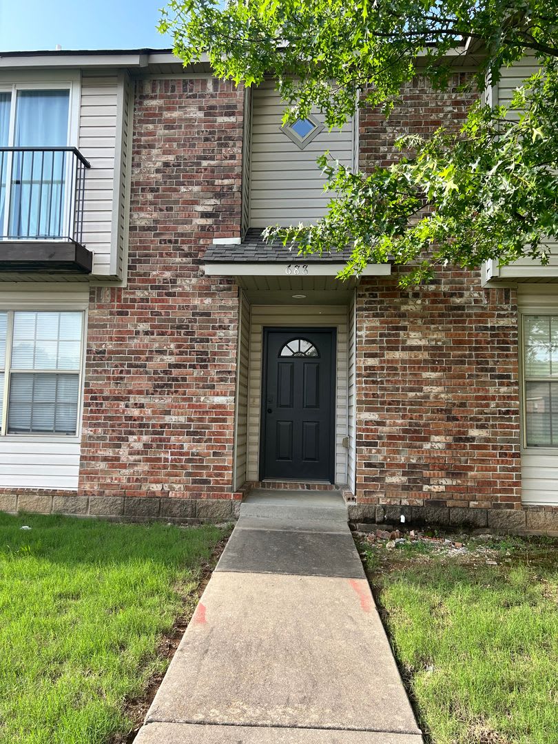 688 W Sycamore St – photo 1