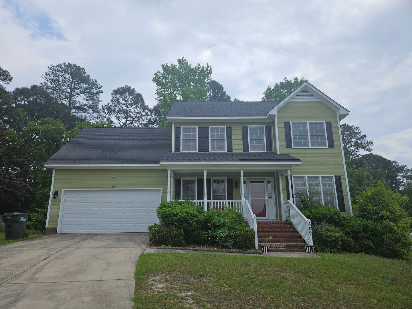 4 Bedroom 2 5 Bath Home Located In The Established Neighborhood Kings Grant – photo 1