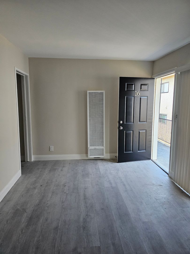 Las Palmas Apartments – photo 3