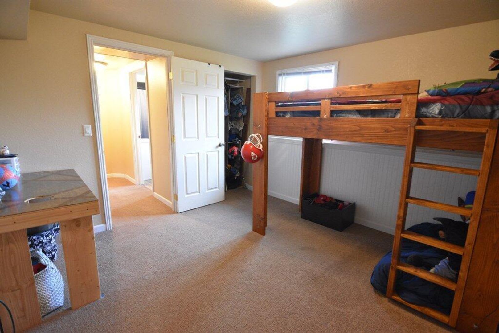 5-Bedroom Home in Lolo – photo 5