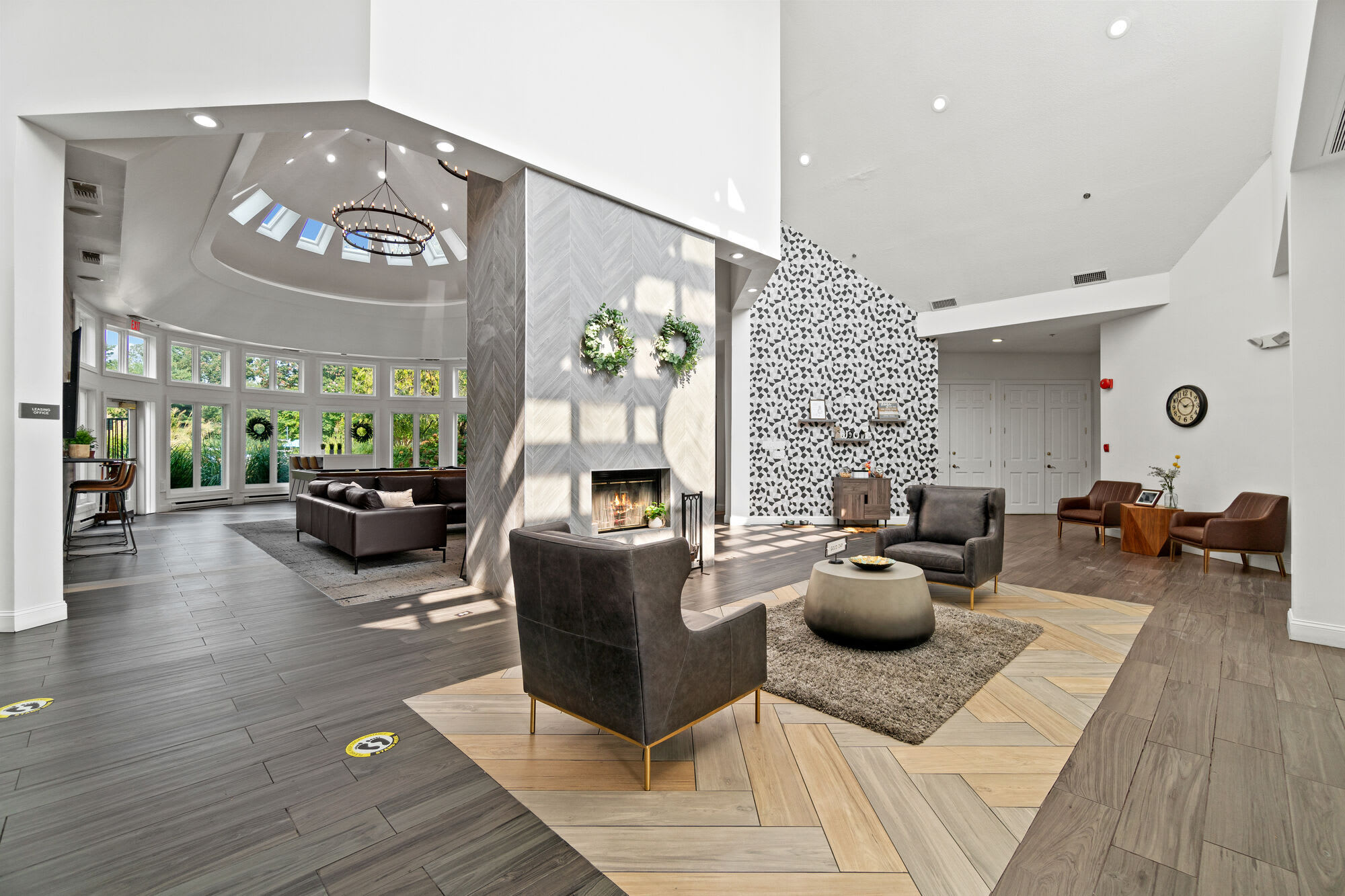 Ellipse at Fairfax Corner – photo 4