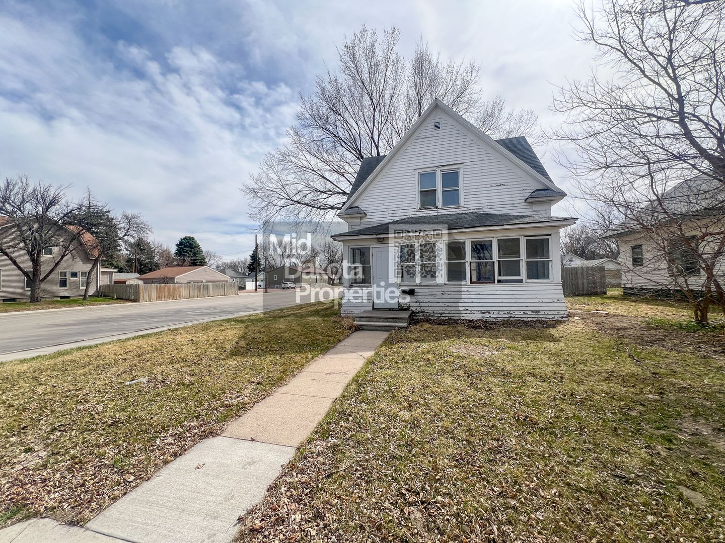 401 W 11th-3 Bedroom House – photo 2