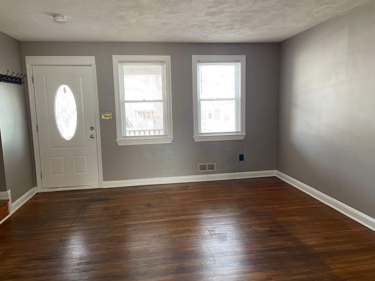 3-Bedroom, 2-Bathroom Eastwood Rental – photo 3