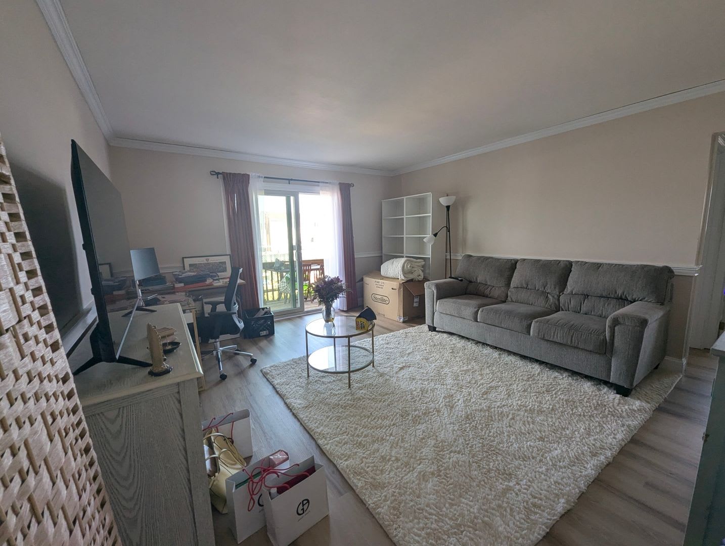 Renovated 1-Bedroom Apartment with Water Views, Private Entrance & Utilities Included – photo 4