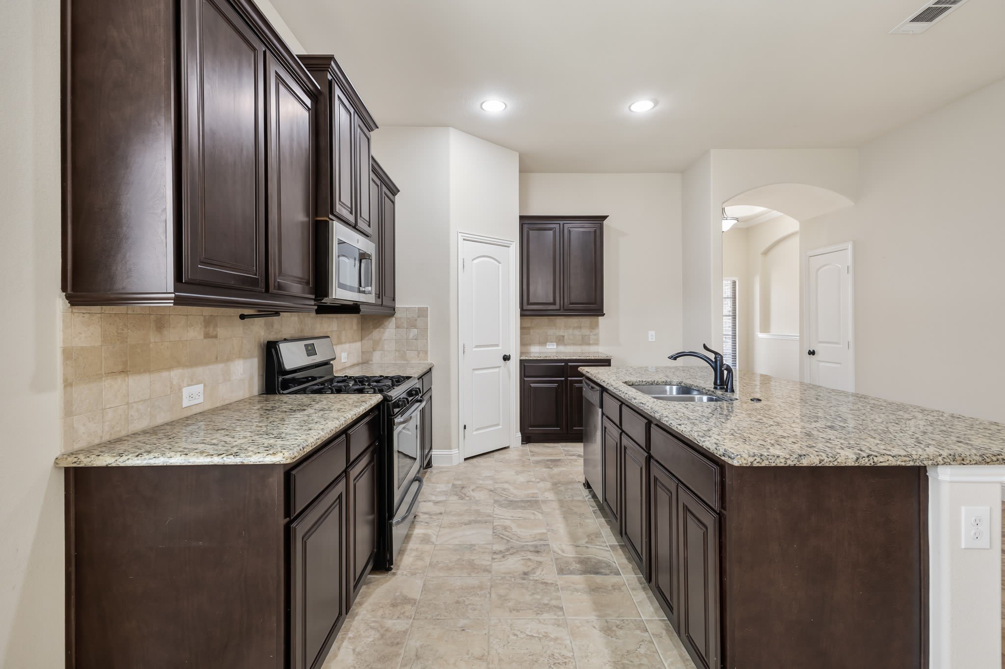 660 Sharpley Drive – photo 3