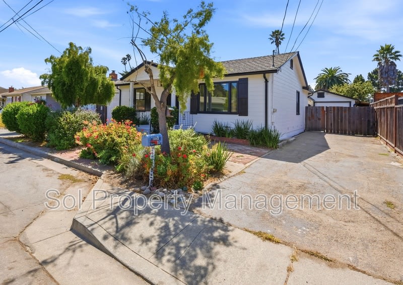 1863 43rd Avenue – photo 2