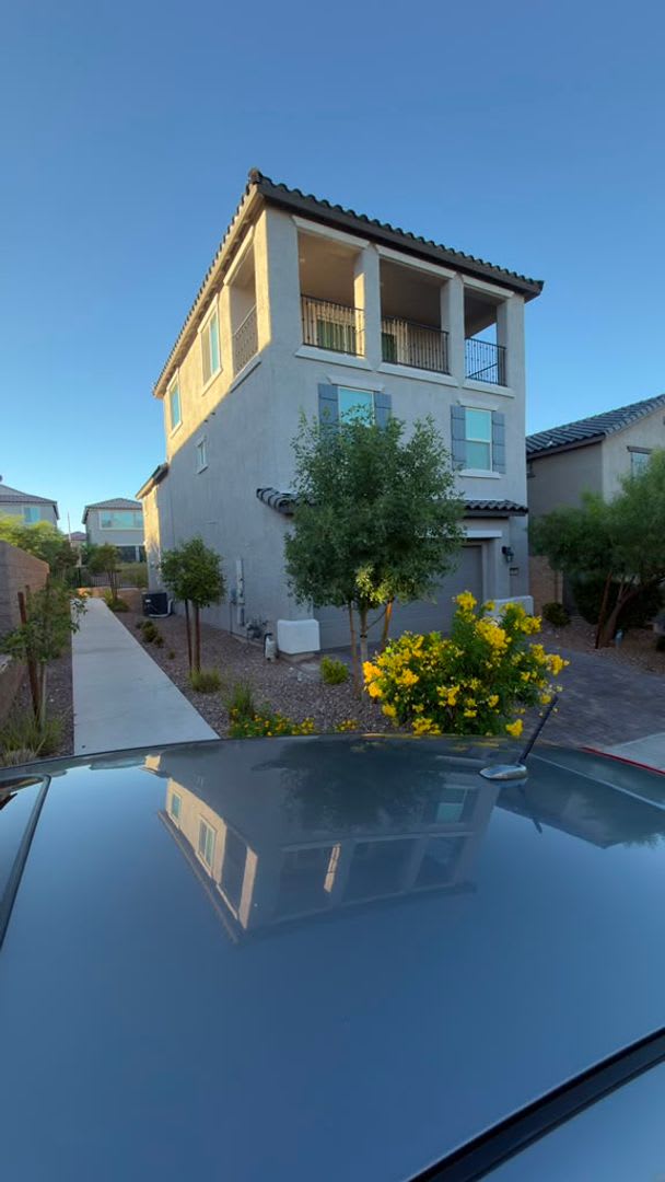 Modern Three-Story Residence – photo 3