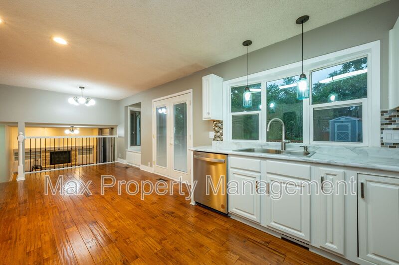 9408 Horton Ave – photo 4