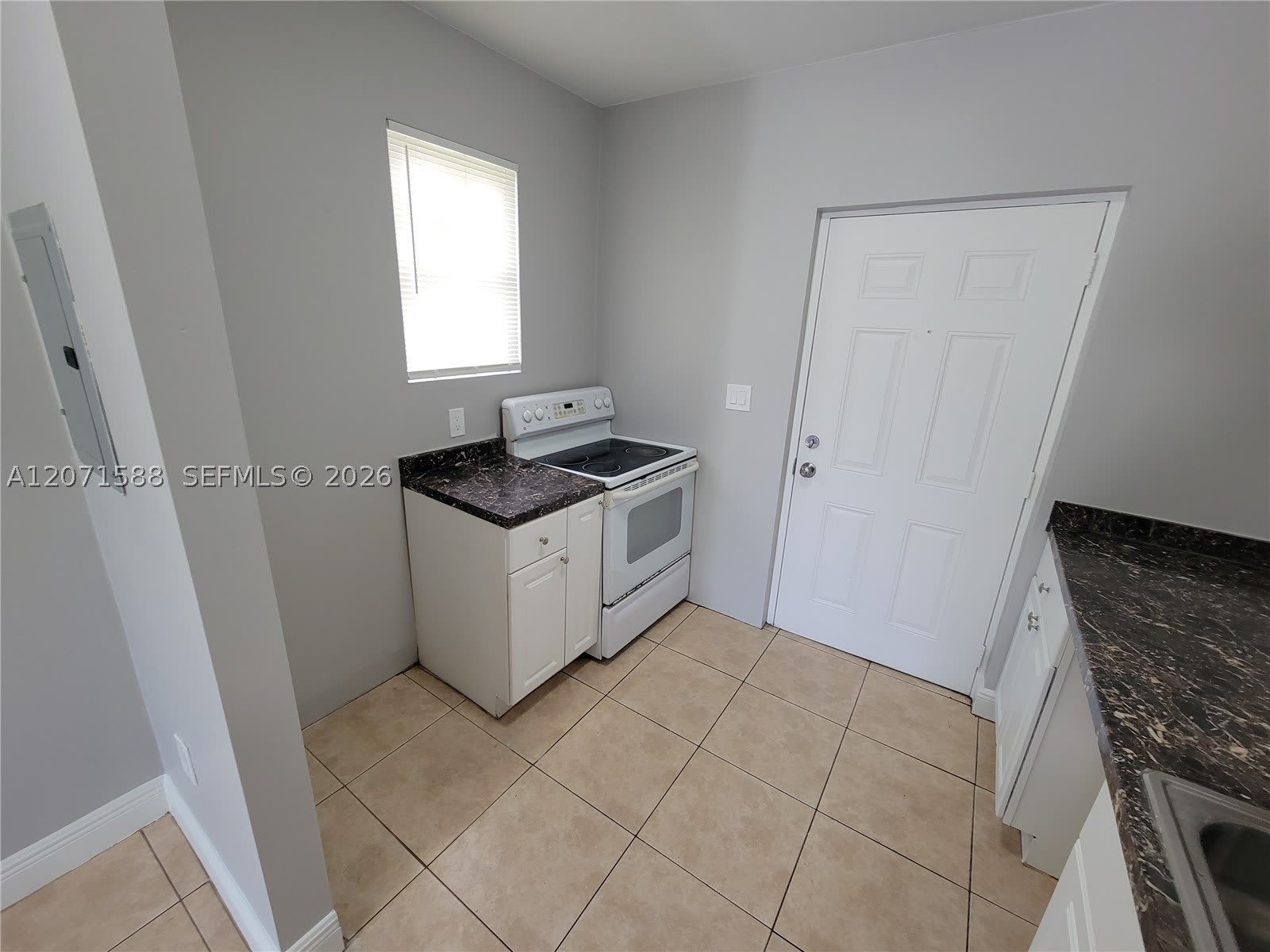 1740 NW 1st Pl – photo 2