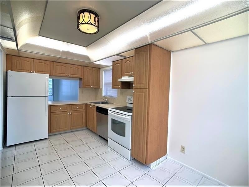 8360 Sands Point Boulevard – photo 4