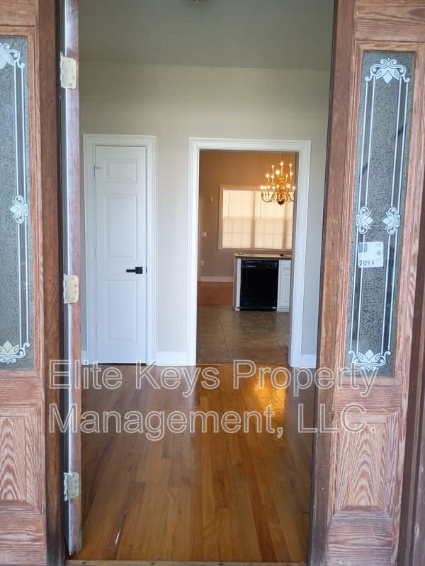 814 11TH Street – photo 3