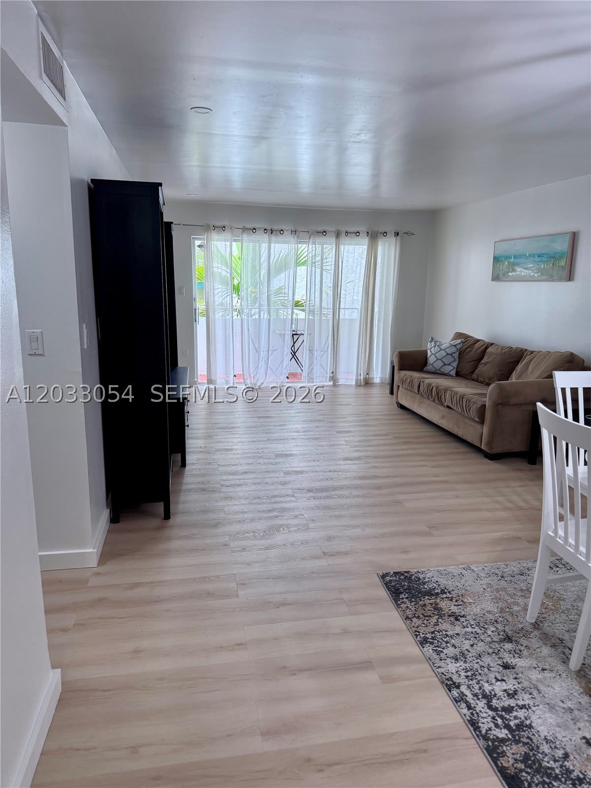 1235 Mariposa Ave – photo 4