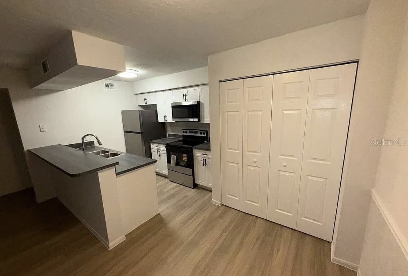 5313 Summerlin Rd. 1302 – photo 3