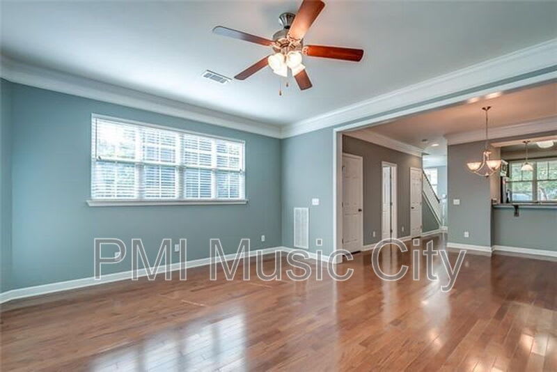 2324 Knowles Ave – photo 4