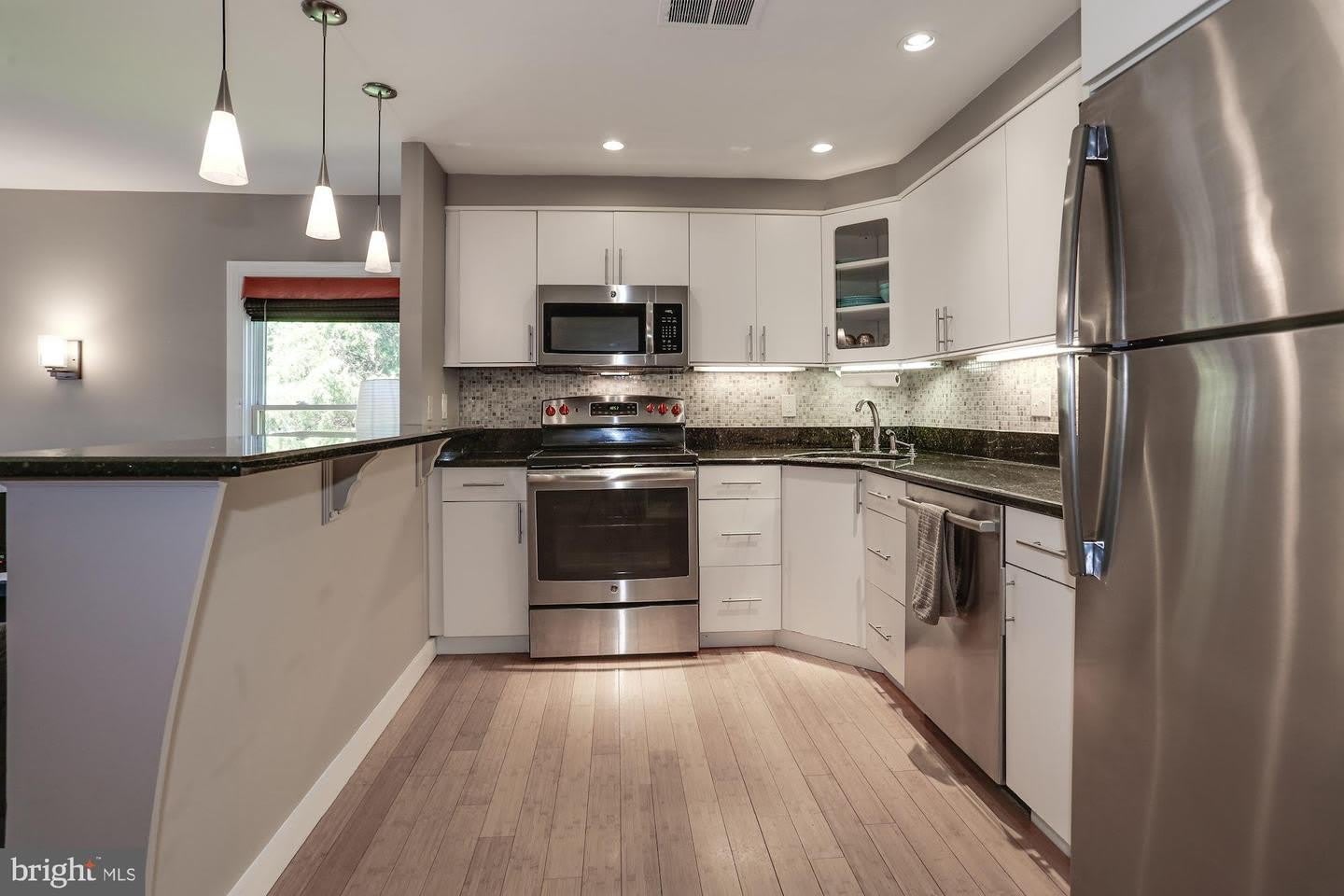144 N BEDFORD ST #B – photo 4