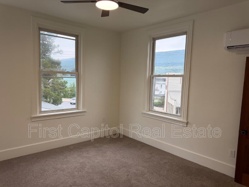 709 Main St – photo 2