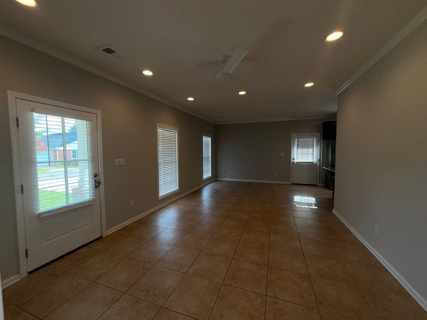 LEASING FOR FALL 2027 3 Bed/3 Bath Forest Lake Home less than a mile from campus! – photo 2