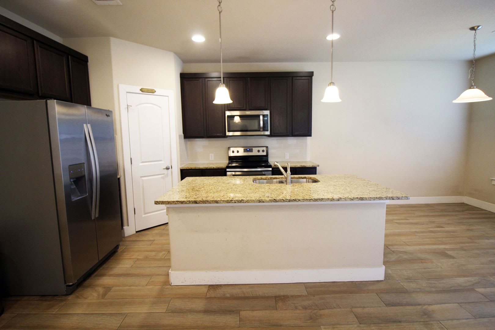 3 Bed 2 5 Bath Townhouse In Georgetown Tx 523 High Tech – photo 2