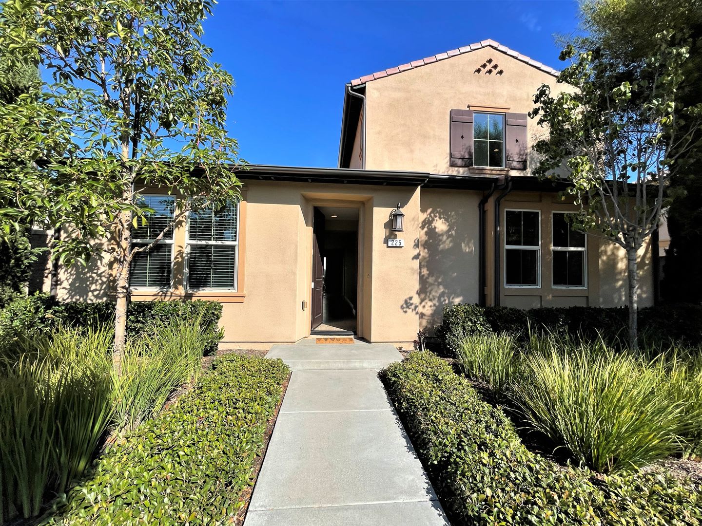 500 Off First Month Spacious 4 Bedroom 3 Bath Condo In Irvine – photo 1