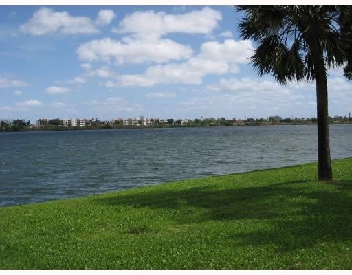 2647 Nw 33Rd Street – photo 2