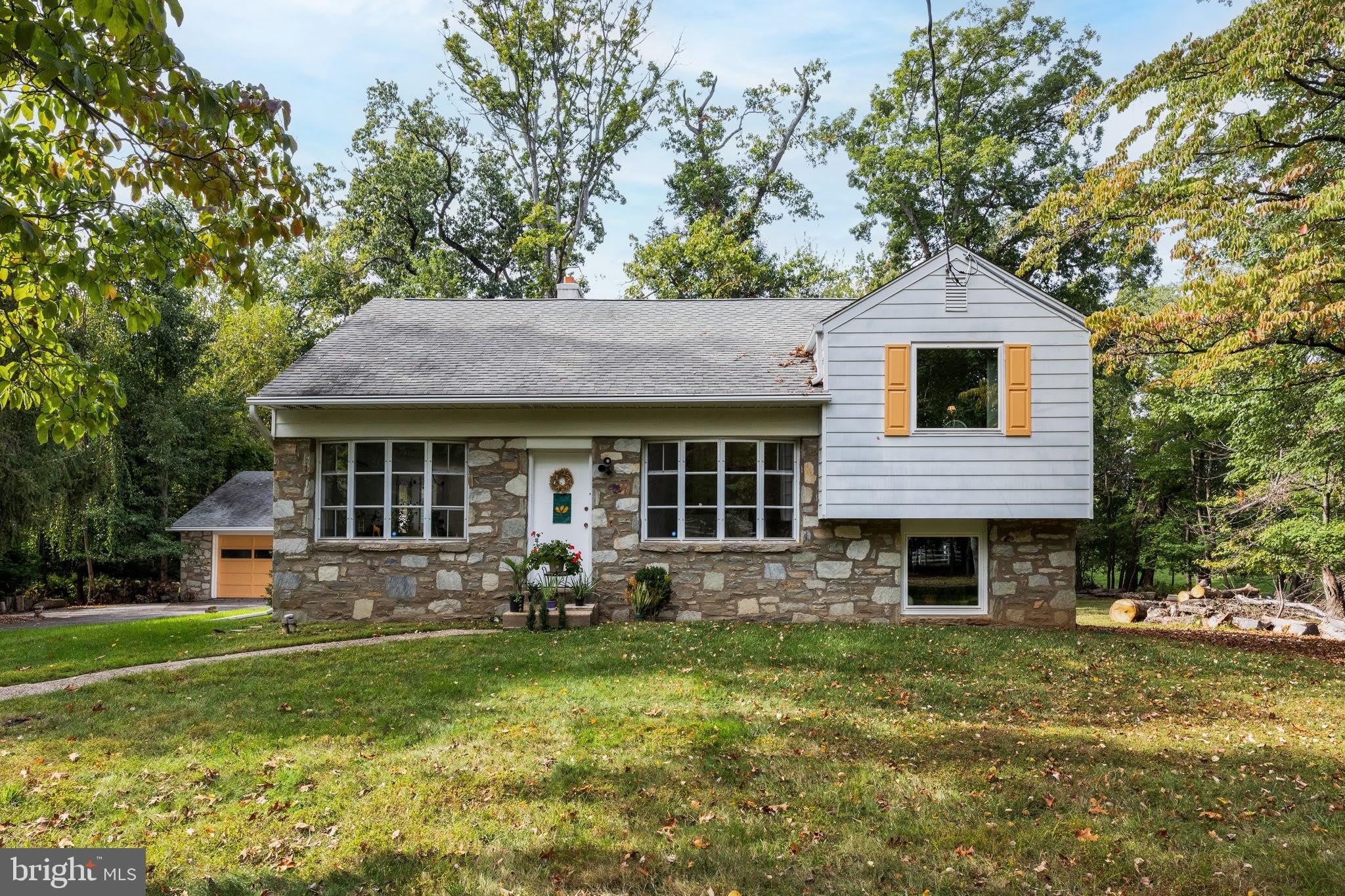 601 Cathcart Road – photo 2