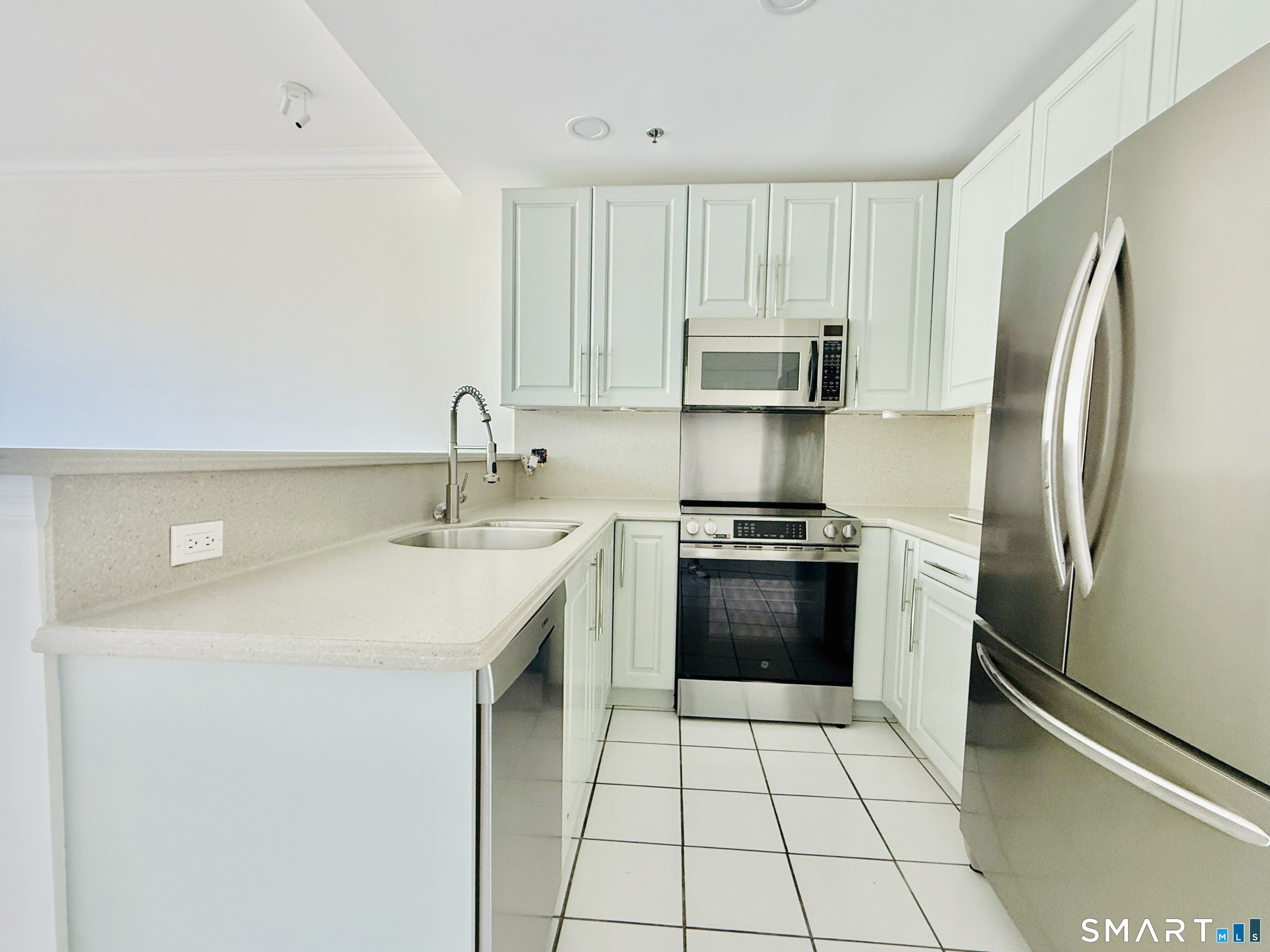 98 Southfield Avenue – photo 4
