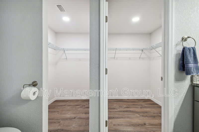 380 Jeru Blvd – photo 5