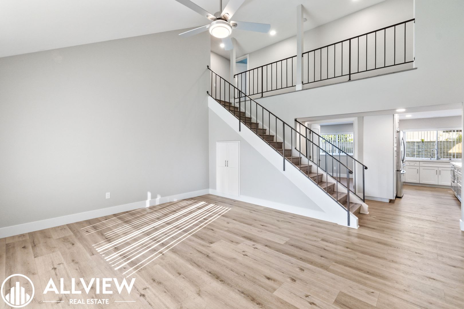 Welcome To This Stunning 5 Bedroom 4 Bathroom Home Located In The Desirable Huntington Beach Neighborhood – photo 3