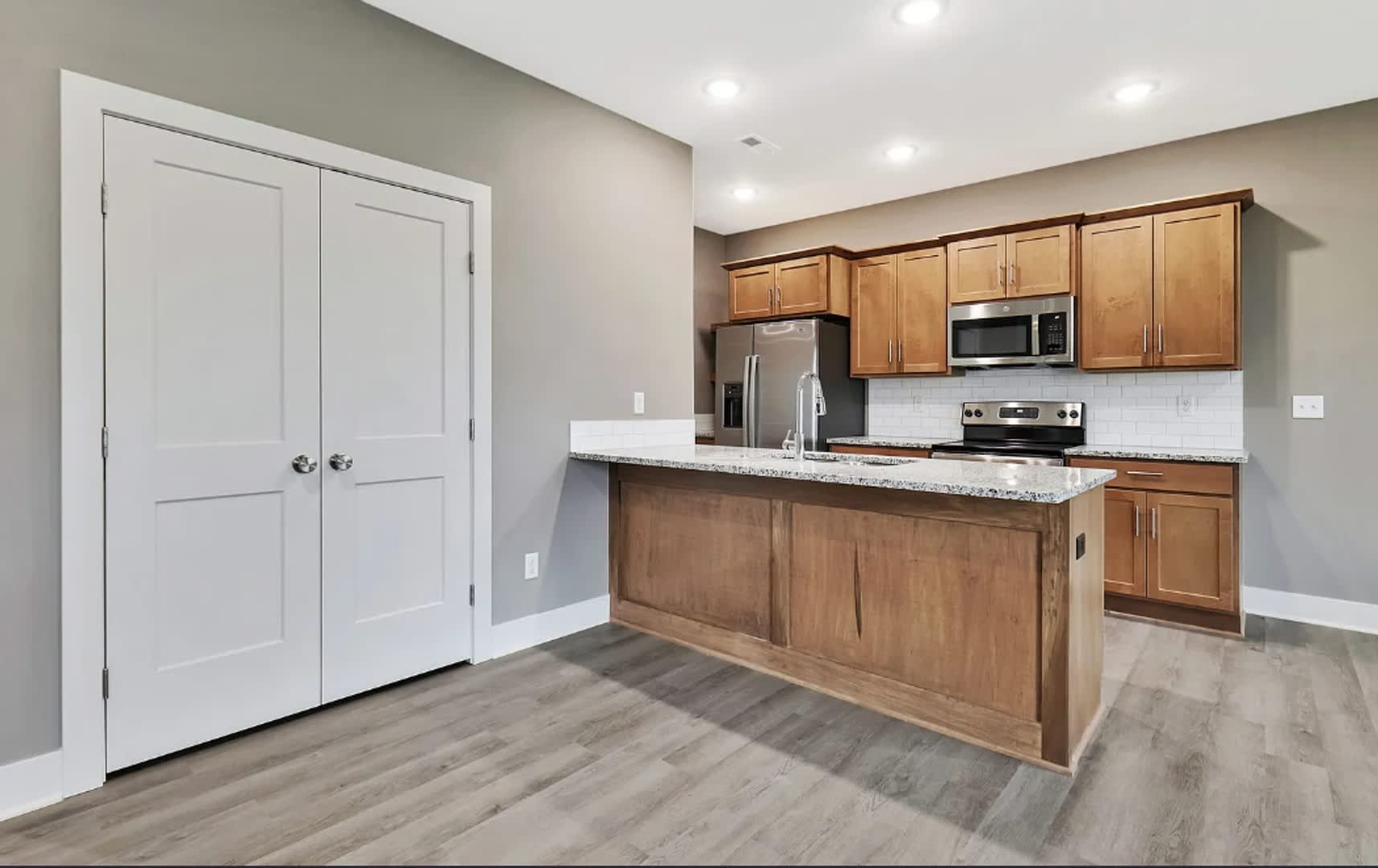 Spacious 3-Bedroom Home with Huge Backyard & Primary Ensuite – photo 1