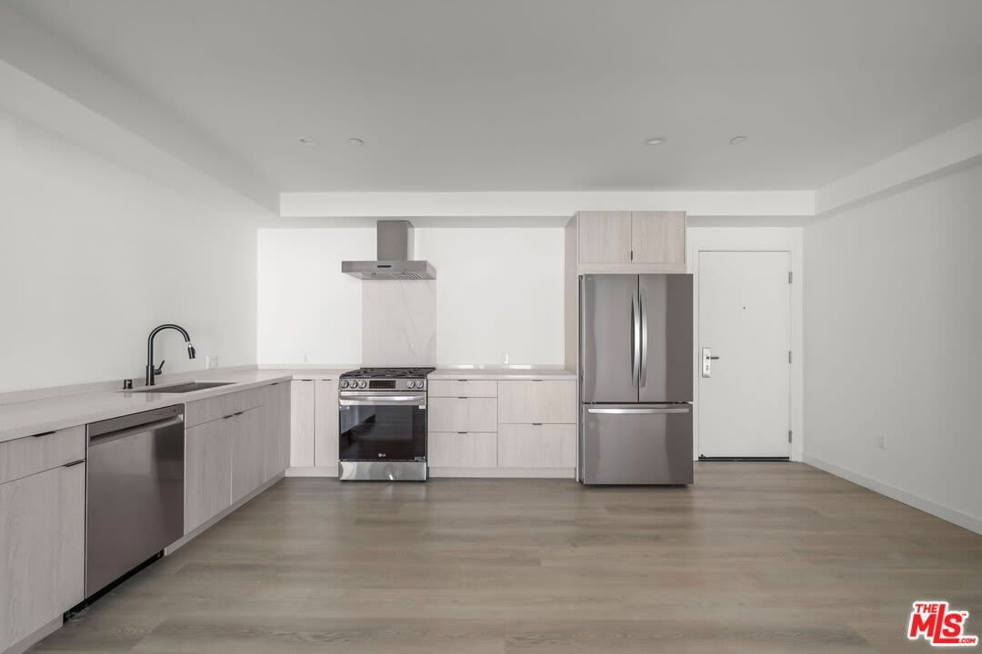 3755 S Canfield Ave – photo 4