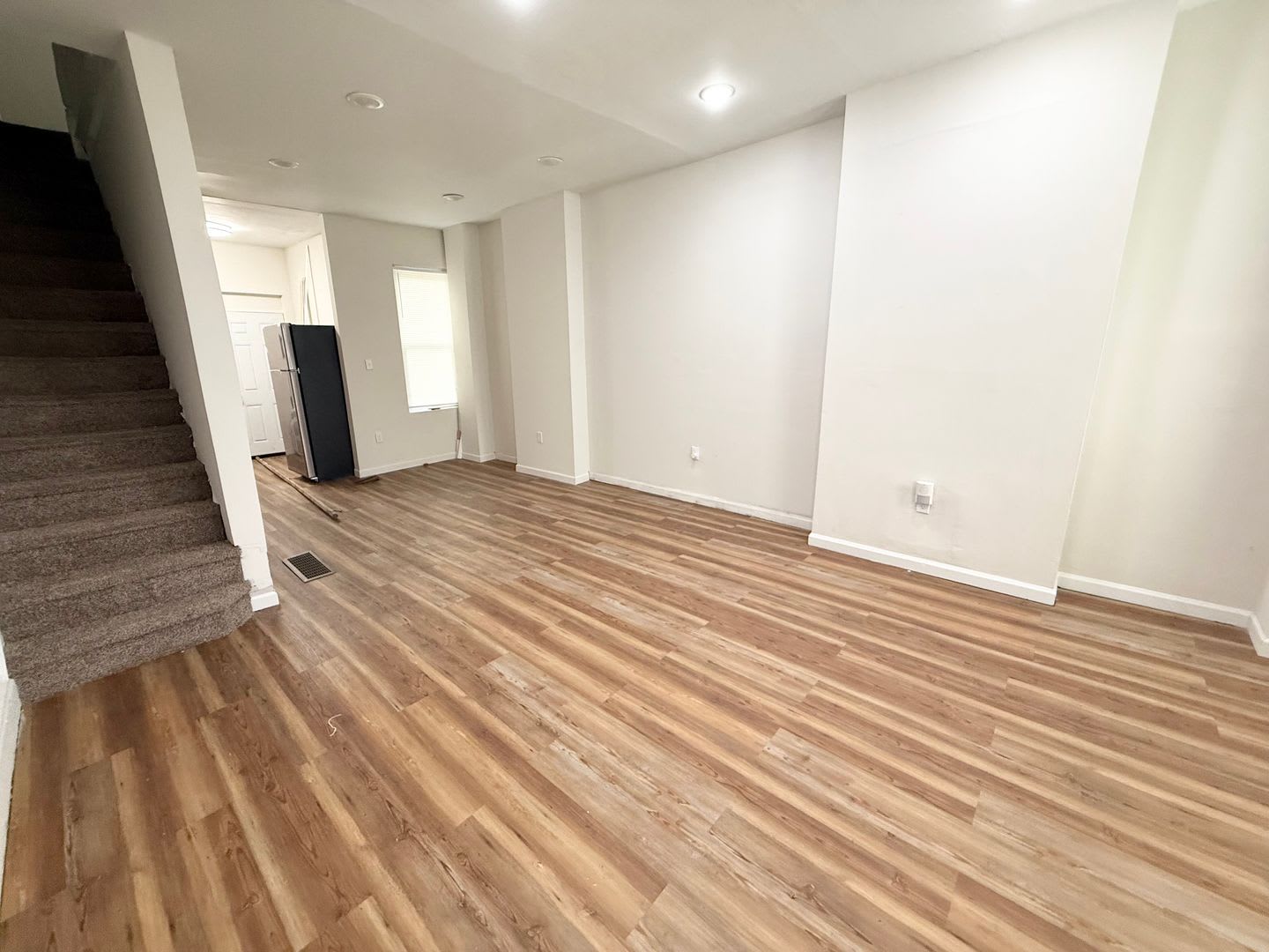 Stunning 2-Bed Townhome Near Temple University! Available NOW! – photo 2