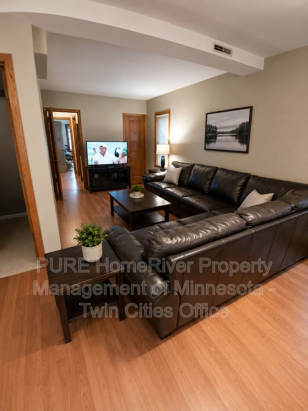 2029 Wellesley Ave – photo 2