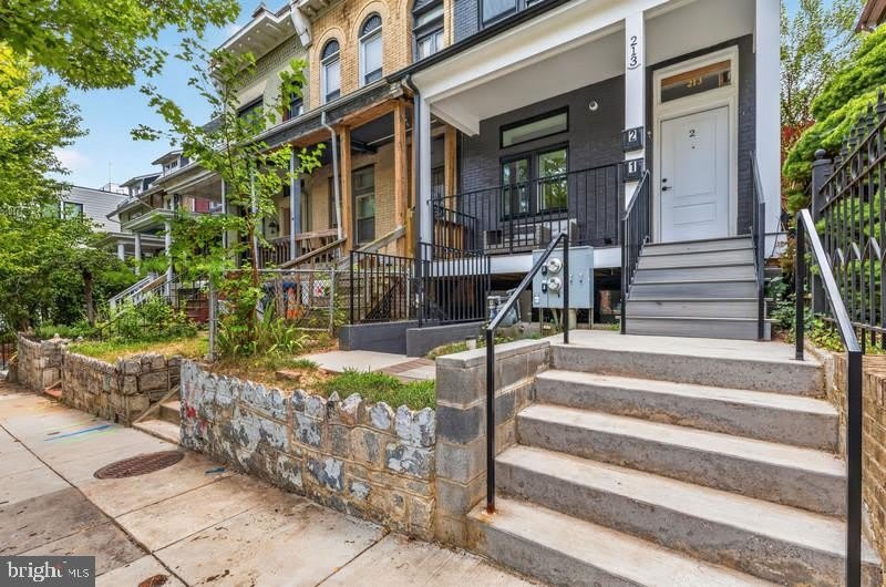 213 SEATON Place NE – photo 2