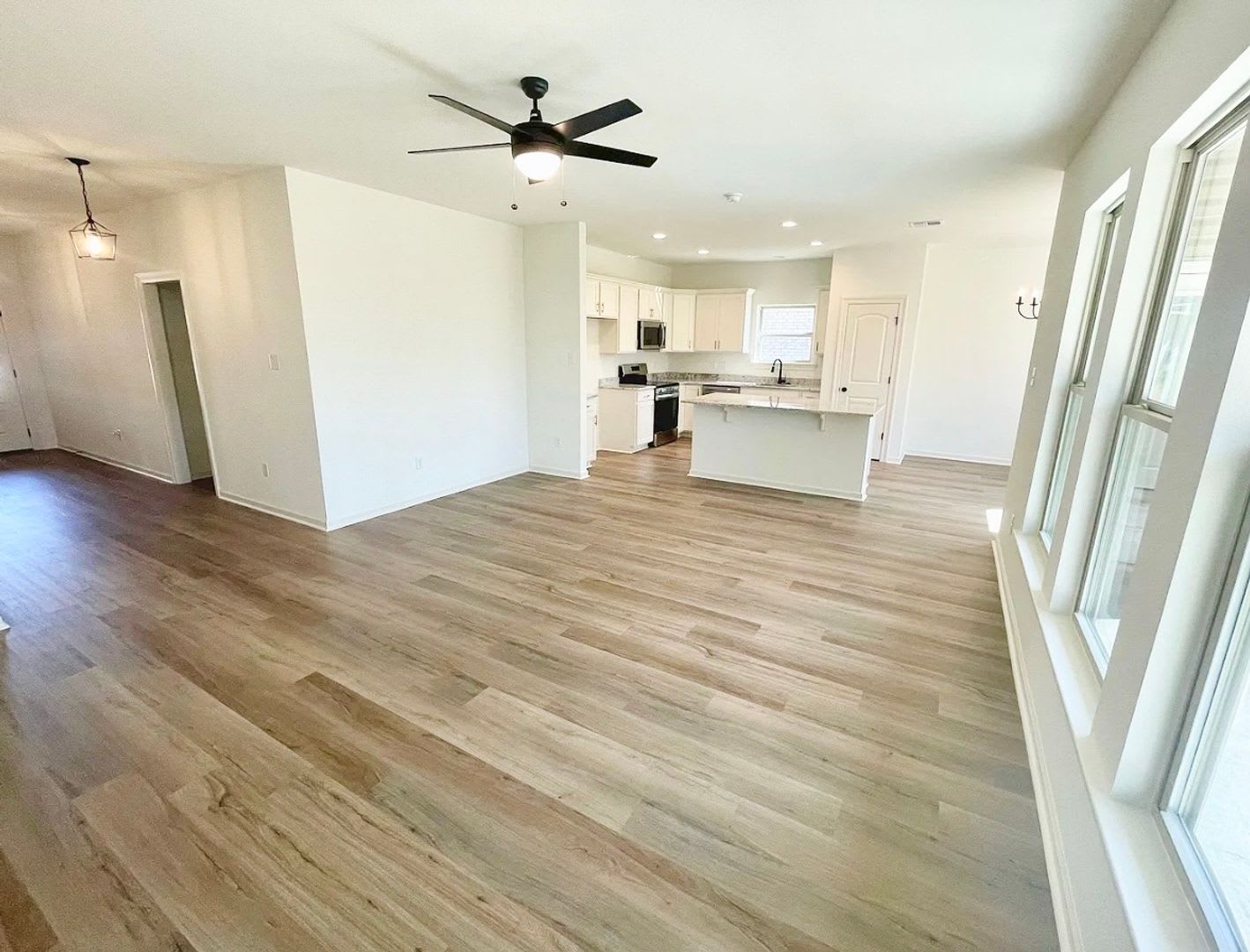 Spacious 4 Bedroom 2 Bathroom Home Located In Denham Springs – photo 3