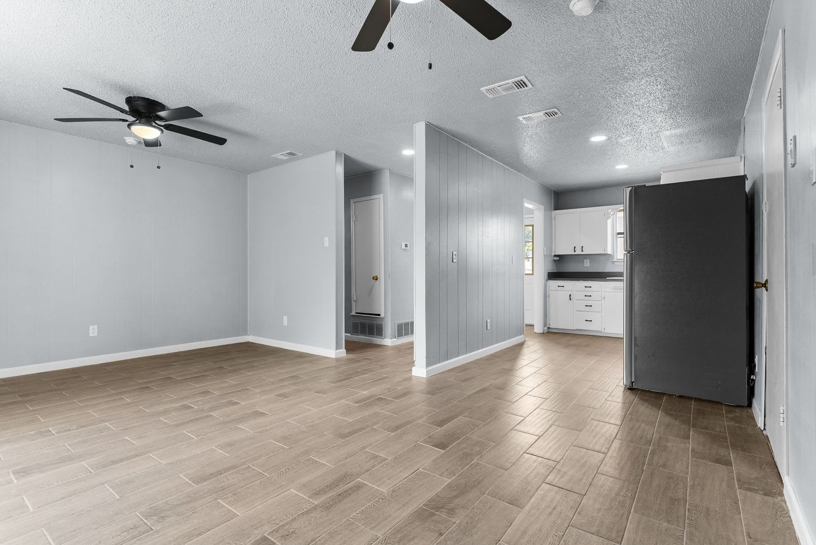 1405 Hillside Street – photo 4